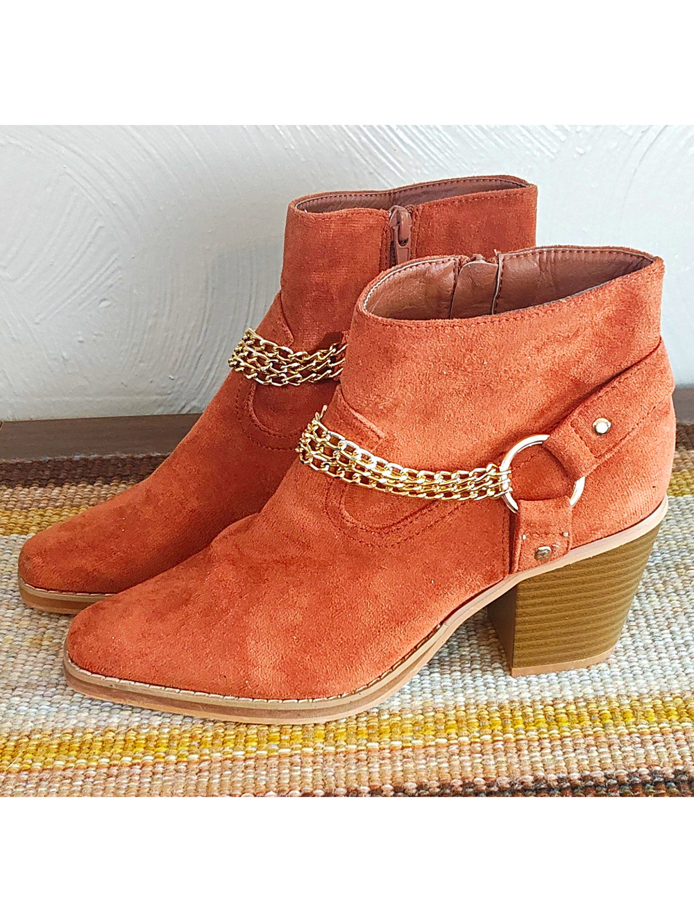 Yoki Women’s Brown Suede Ankle Bootie Chain Buckle Zip Almond Toe Size 7